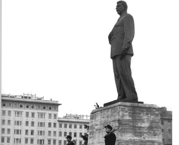 Berlin, Karl-Marx-Allee, Denkmal Stalin